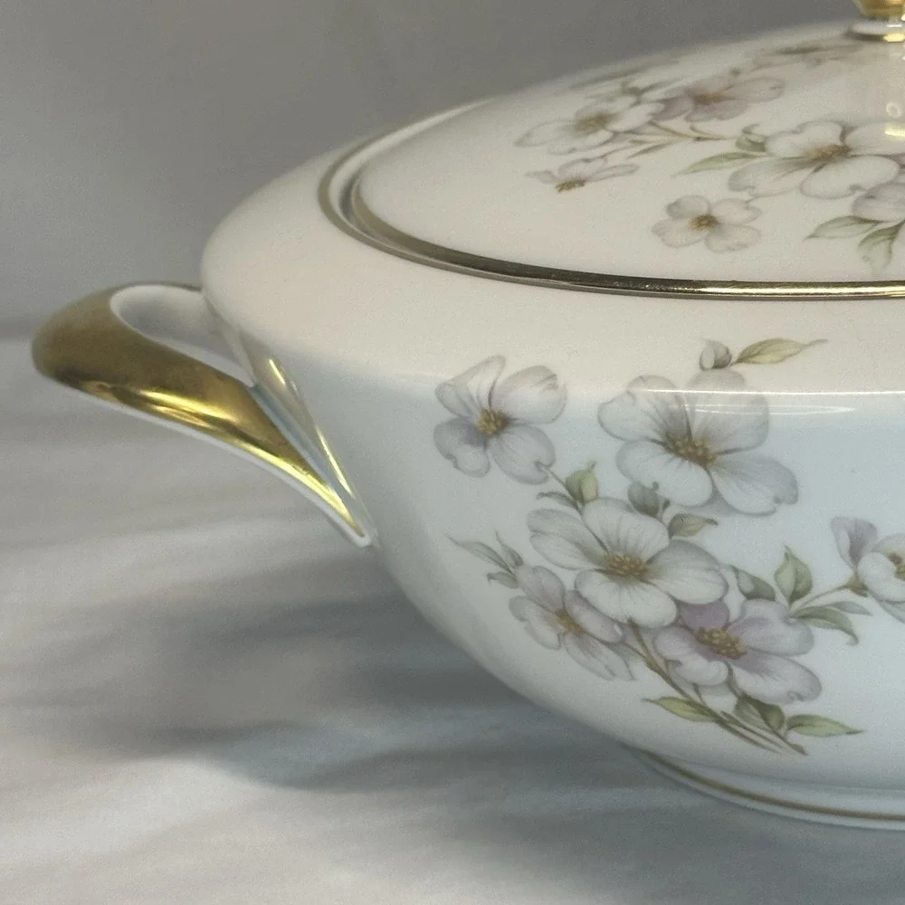 Tirschenreuth Bavaria Dogwood Round Covered Vegetable Tureen‎ Pasco 1147 Germany